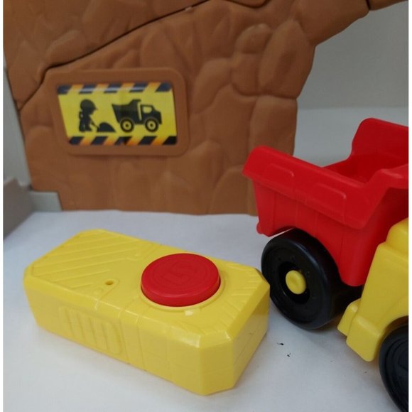 Fisher Price Little People Work Together Construction Set - Picture 5 of 9